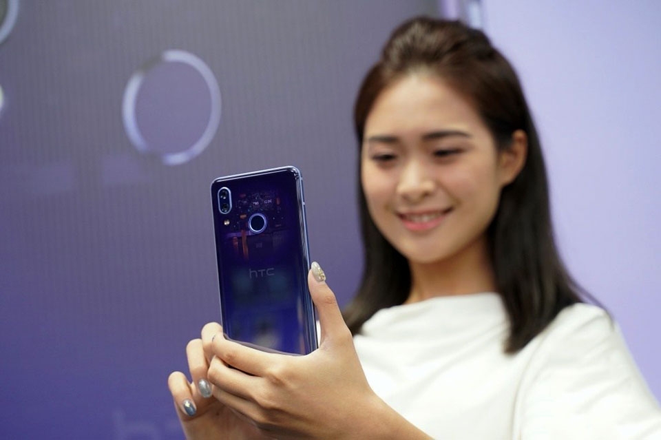 HTC U19e