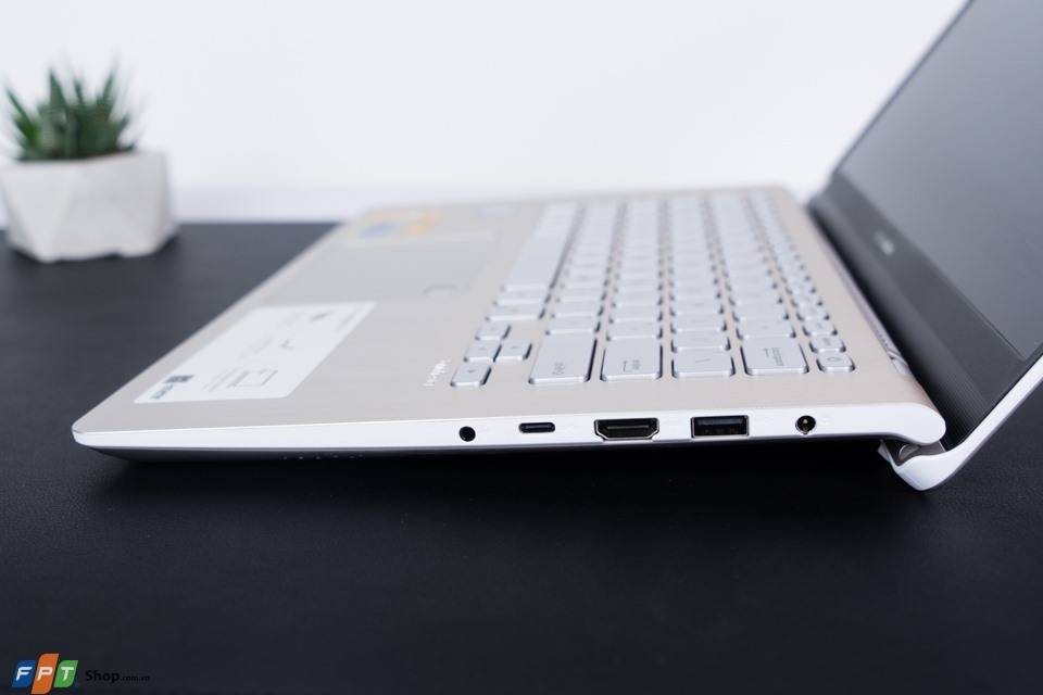 VivoBook S14 S340FA: Chiếc laptop cá tính và tiện dụng từ ASUS! (ảnh 3) VivoBook S14 S340FA: Chiếc laptop cá tính và tiện dụng từ ASUS! (ảnh 3)