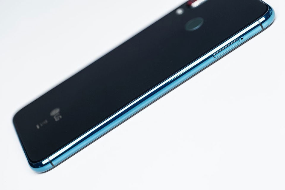 LG W30