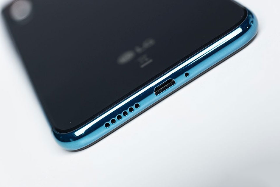 LG W30