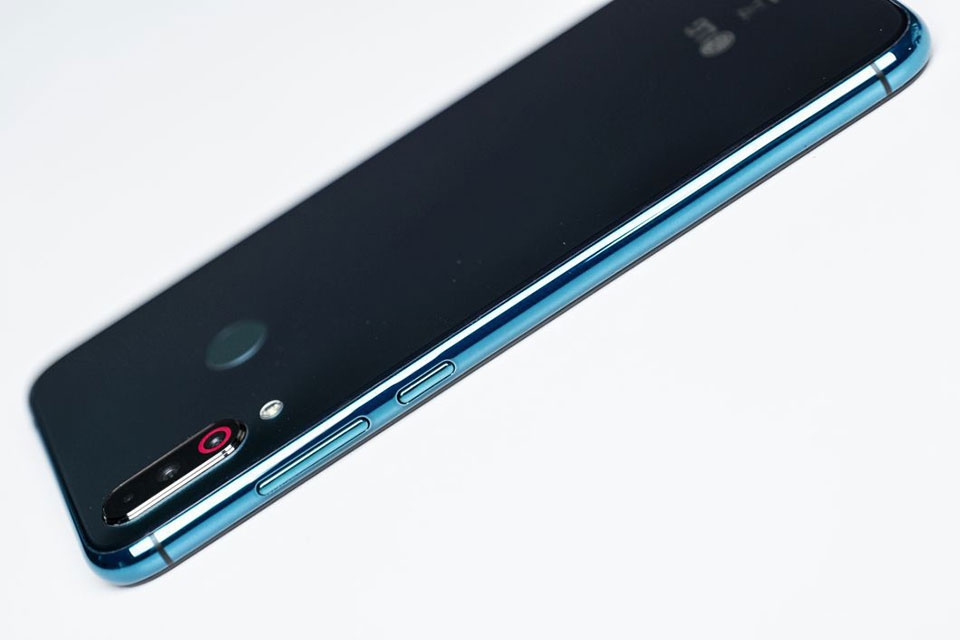LG W30
