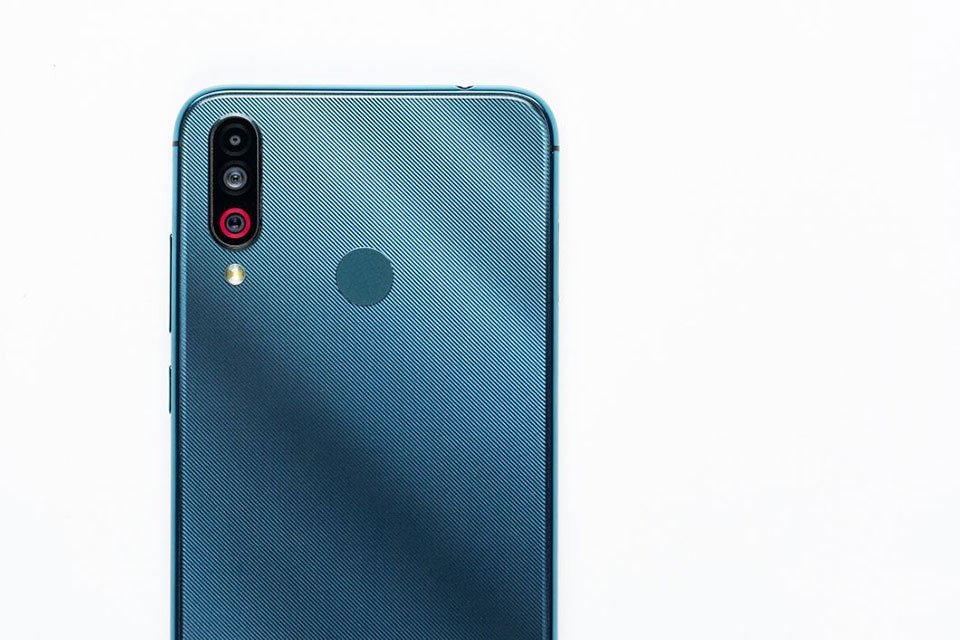 LG W30