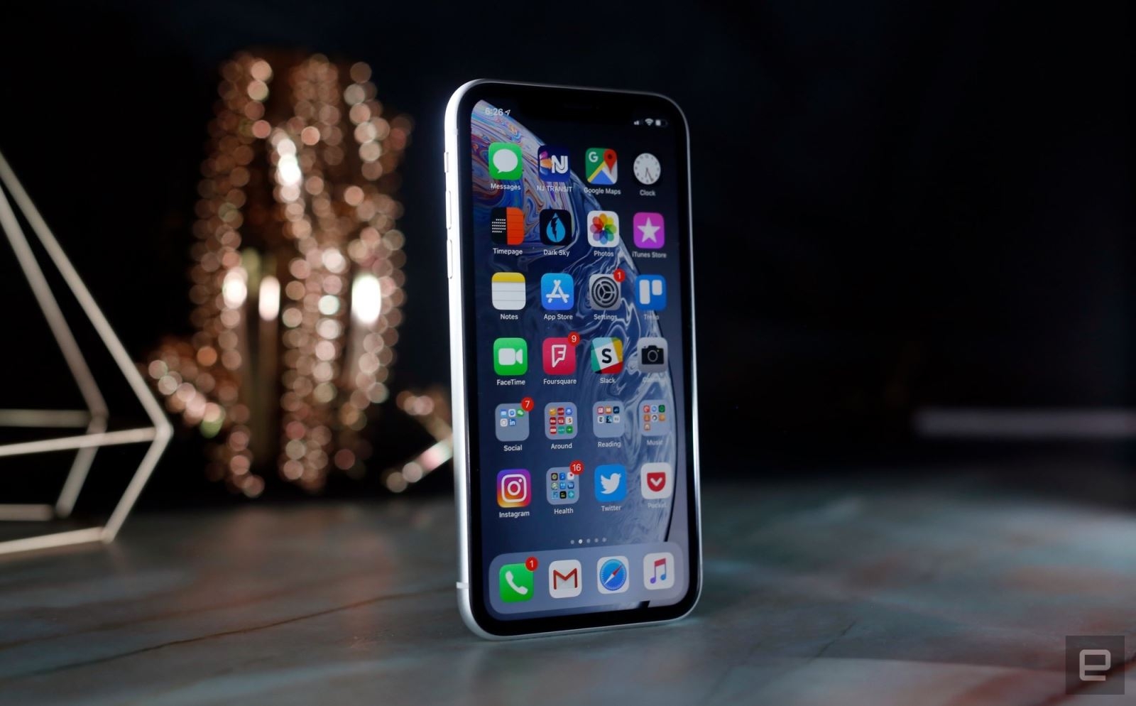 iPhone XR chính là mẫu iPhone “tai thỏ” giá hợp lý nhất (ảnh 4) iPhone XR chính là mẫu iPhone “tai thỏ” giá hợp lý nhất (ảnh 4)