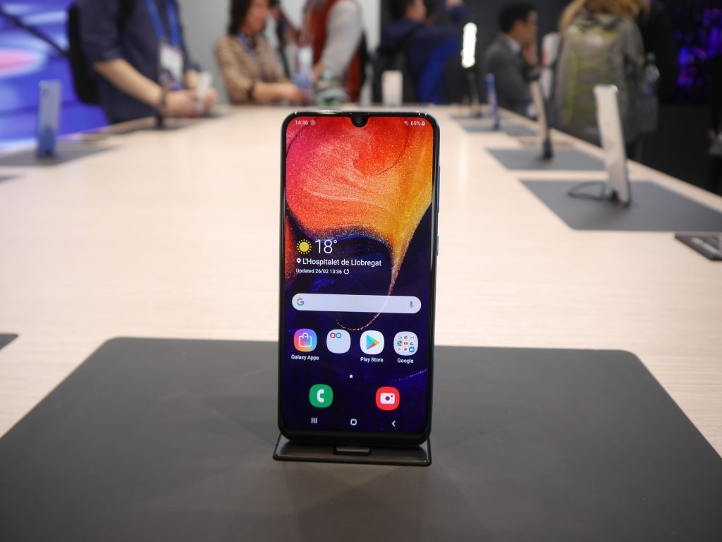 Samsung Galaxy A50 nhận bản cập nhật mới, tích hợp chế độ chụp đêm và quay siêu chậm (ảnh 1)