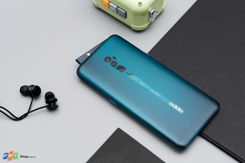 Sau nhiều ngày chờ đợi, OPPO Reno 10x zoom đã chính thức lên kệ trên toàn quốc 4