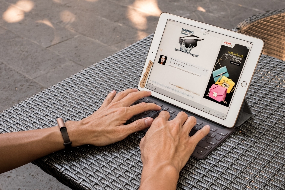 Quản lý download trên trình duyệt tương tự như laptop