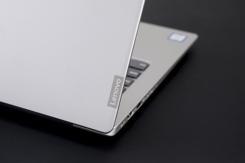 Lenovo IdeaPad 330S 14IKB: Chiếc laptop "hoàn hảo" trong phân khúc phổ thông? (ảnh 2) Lenovo IdeaPad 330S 14IKB: Chiếc laptop "hoàn hảo" trong phân khúc phổ thông? (ảnh 2)