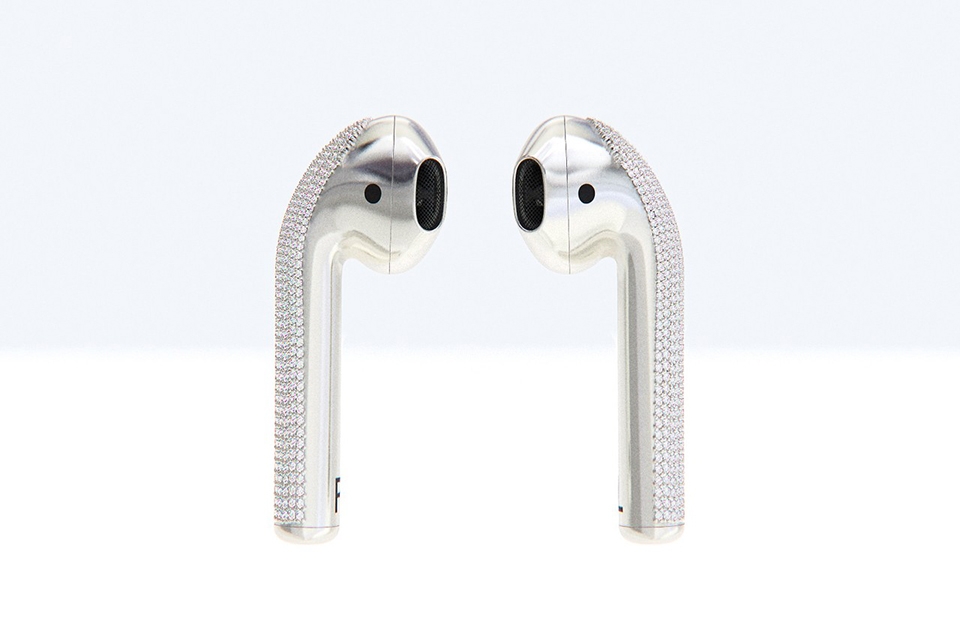 AirPods đính kim cương (ảnh 1)