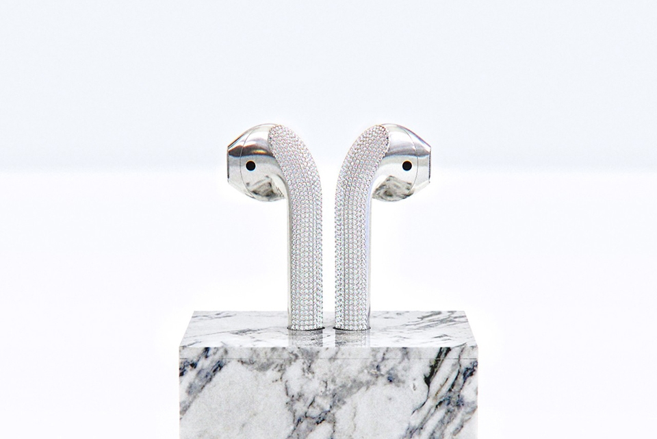 AirPods đính kim cương (ảnh 2)