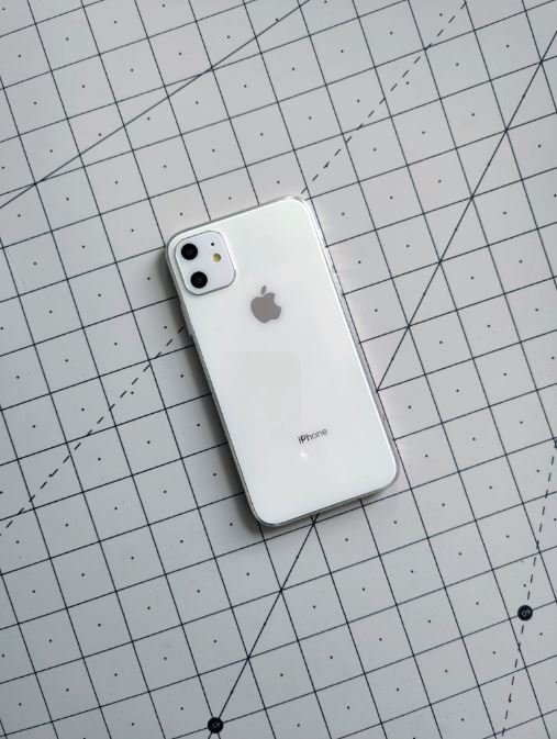 Ngắm video trên tay iPhone 11R bản dựng trắng tinh khôi 1