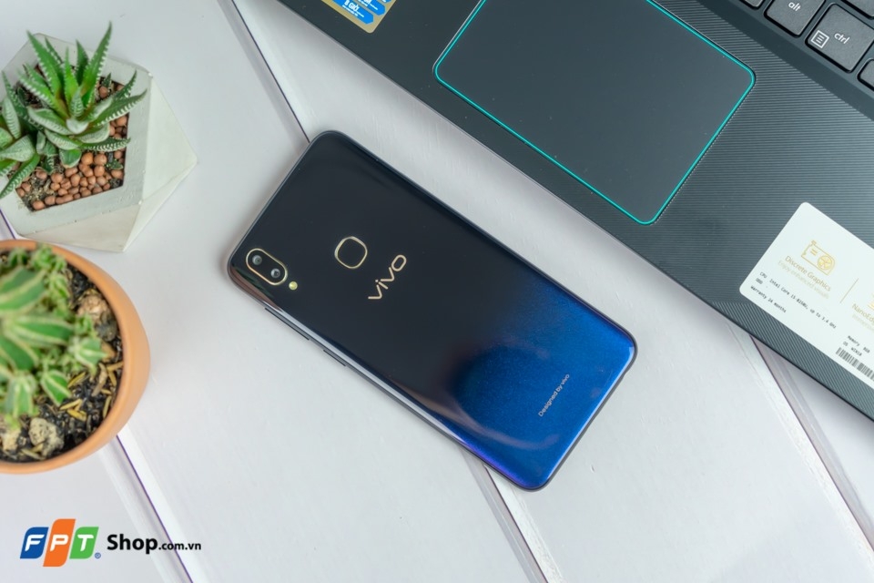 Tặng 1.3 triệu đồng, Vivo V11i trở lại mạnh mẽ ở phân khúc phổ thông! (ảnh 1)