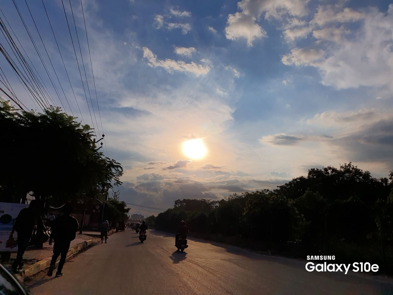 ￼￼￼￼Galaxy S10