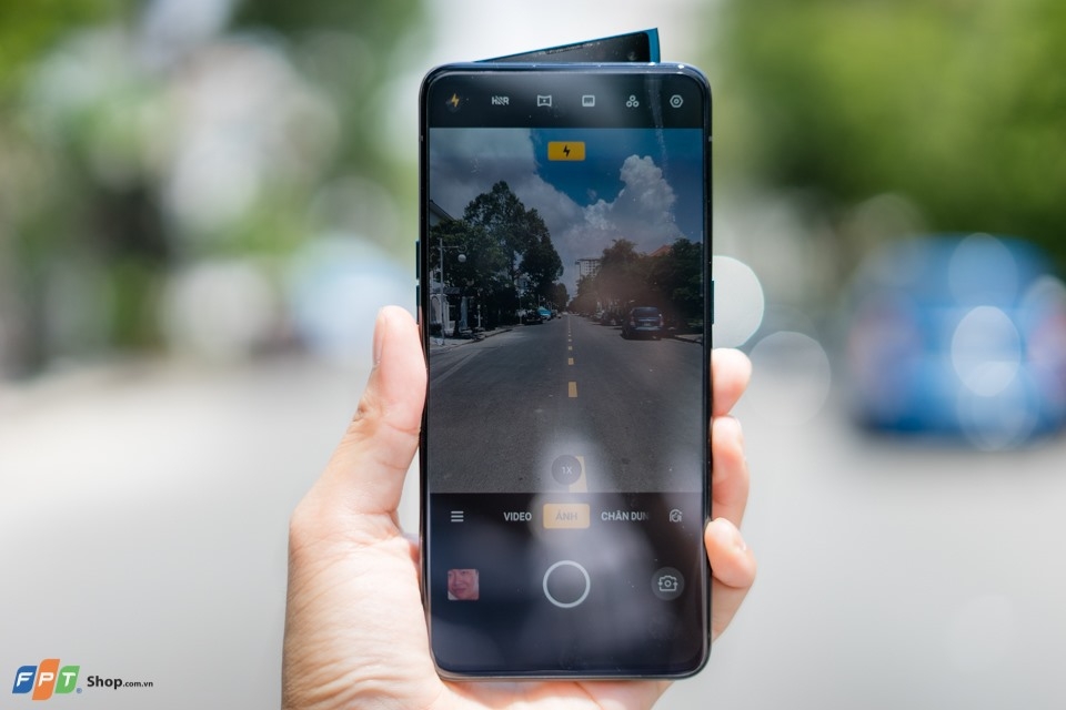 OPPO Reno 10x Zoom: Đỉnh cao thiết kế và chất lượng camera từ OPPO! (ảnh 4) OPPO Reno 10x Zoom: Đỉnh cao thiết kế và chất lượng camera từ OPPO! (ảnh 4)