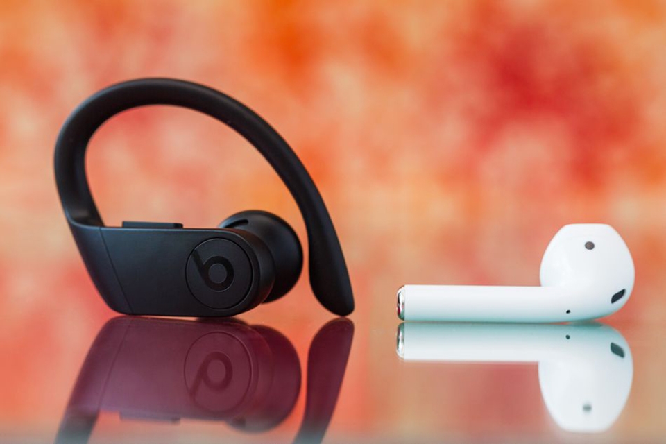 Powerbeats Pro và AirPods
