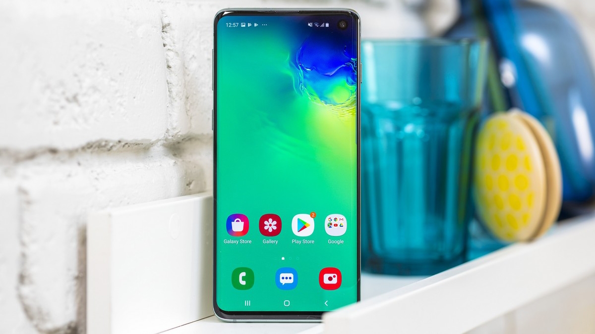 5 smartphone Samsung đình đám vừa giảm giá mạnh tại FPT Shop 2