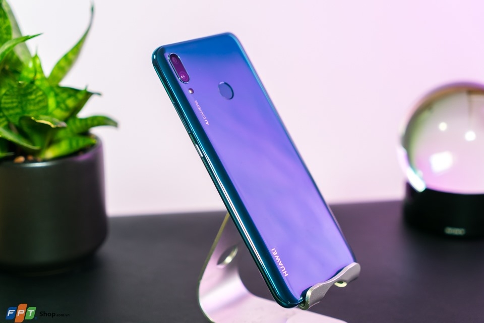 Trải nghiệm smartphone màn hình "siêu to khổng lồ" với chỉ gần 5 triệu đồng! (ảnh 3) Trải nghiệm smartphone màn hình "siêu to khổng lồ" với chỉ gần 5 triệu đồng! (ảnh 3)