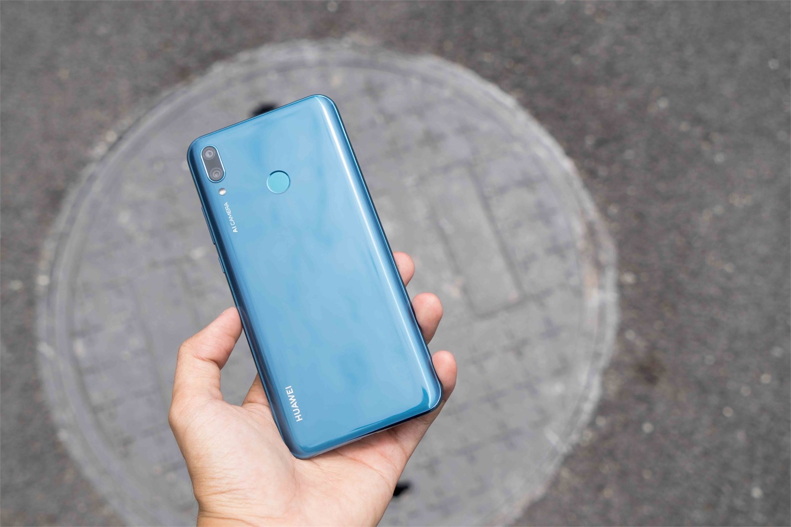 Trải nghiệm smartphone màn hình "siêu to khổng lồ" với chỉ gần 5 triệu đồng! (ảnh 4) Trải nghiệm smartphone màn hình "siêu to khổng lồ" với chỉ gần 5 triệu đồng! (ảnh 4)