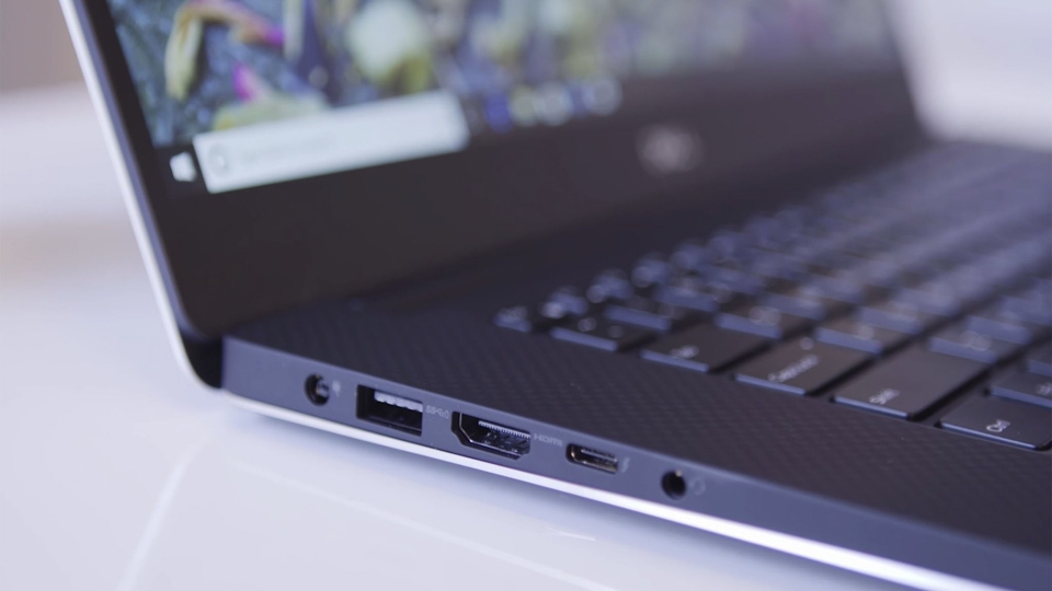 Dell XPS 15 9570: Cấu hình đỉnh cao trong vẻ ngoài "siêu mẫu"! (ảnh 7) Dell XPS 15 9570: Cấu hình đỉnh cao trong vẻ ngoài "siêu mẫu"! (ảnh 7)