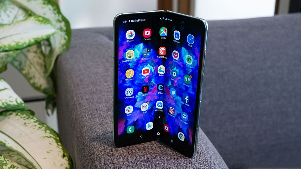Galaxy Fold liên tục lộ diện trong thực tế 1