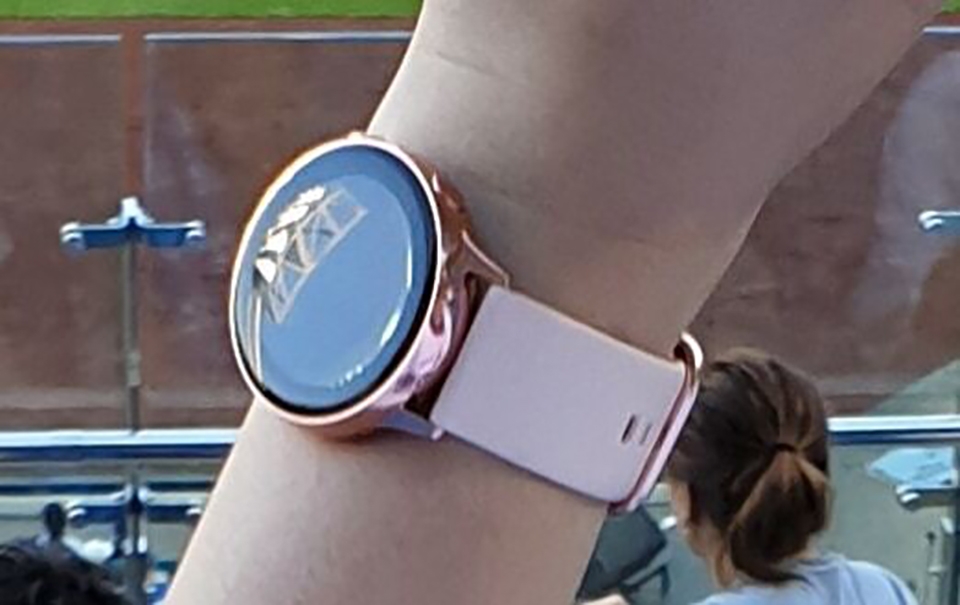Galaxy Watch Active 2 lộ ảnh thực tế Galaxy Watch Active 2 lộ ảnh thực tế
