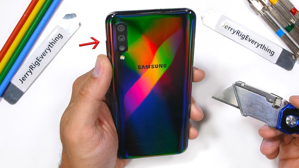 Tra tấn Galaxy A50 (ảnh 1) Tra tấn Galaxy A50 (ảnh 1)