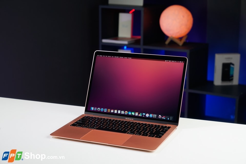 MacBook Air 2018: Siêu mẫu vàng trong làng ultrabook! (ảnh 6) MacBook Air 2018: Siêu mẫu vàng trong làng ultrabook! (ảnh 6)