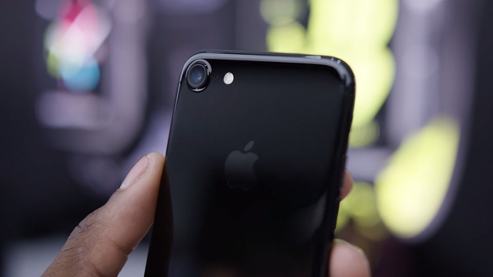 Sức hút khó cưỡng của 4 chiếc iPhone rẻ nhất F.Studio hiện nay 4