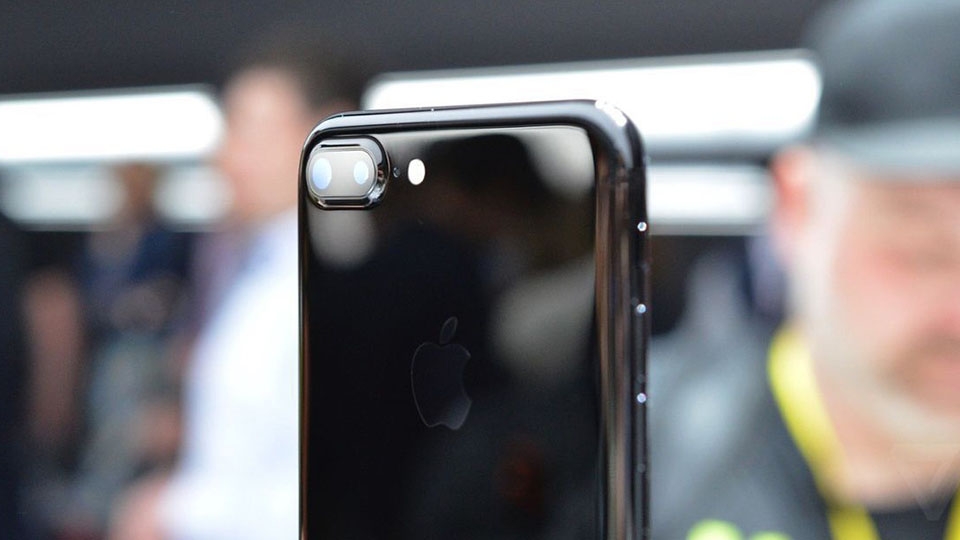 Sức hút khó cưỡng của 4 chiếc iPhone rẻ nhất F.Studio hiện nay 6