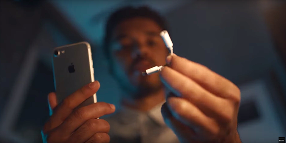 Samsung xóa các clip troll Apple Samsung xóa các clip troll Apple