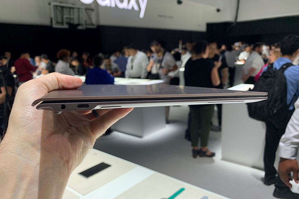 thiết kế Galaxy Book S
