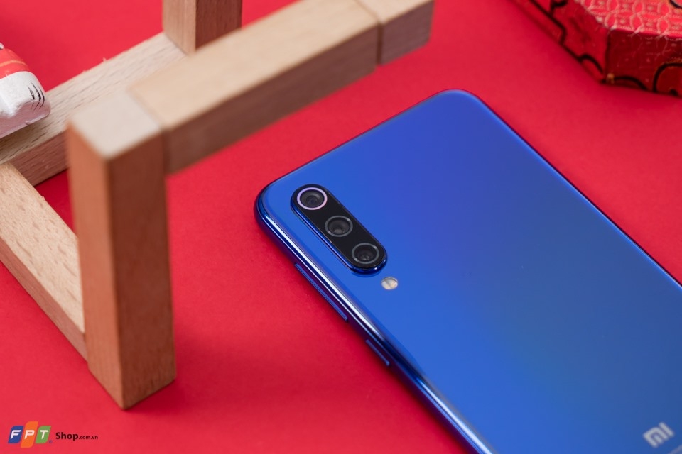 Xiaomi Mi 9 SE: Smartphone nhỏ gọn, đẹp và mạnh mẽ! (ảnh 4) Xiaomi Mi 9 SE: Smartphone nhỏ gọn, đẹp và mạnh mẽ! (ảnh 4)