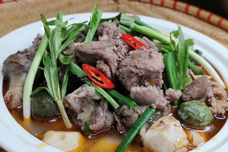 Vịt om sấu khoai sọ (12)