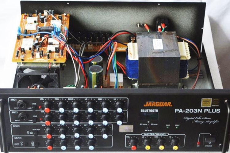 Amply rò điện ra loa kêu xẹt xẹt 3