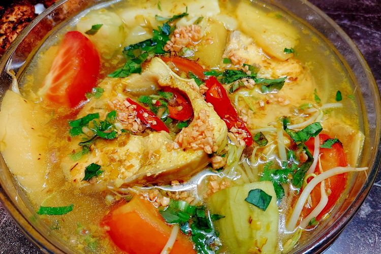Cách làm cá nhám nấu canh chua sả nghệ chuẩn vị miền Trung rất dễ thực hiện