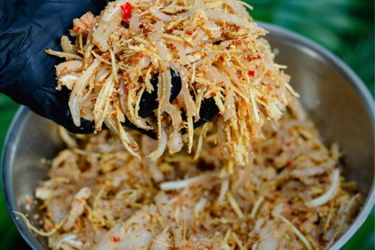 Cách làm tré Huế ngon đúng chuẩn truyền thống, giòn sần sật, cực kỳ hấp dẫn