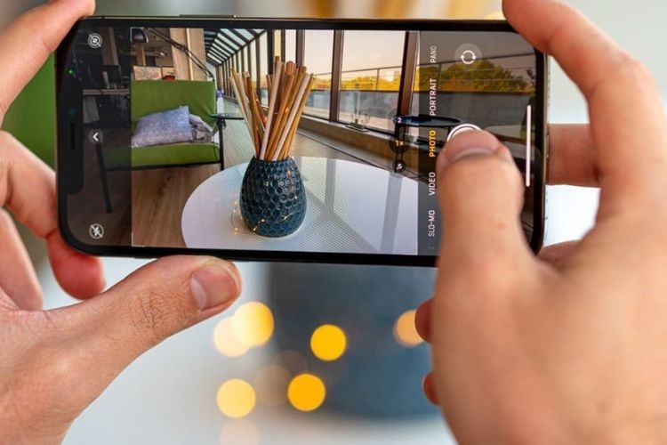 anh-chup-tu-camera-iphone-bi-vang (1).jpg