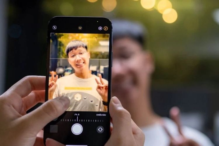 anh-chup-tu-camera-iphone-bi-vang (4).jpg