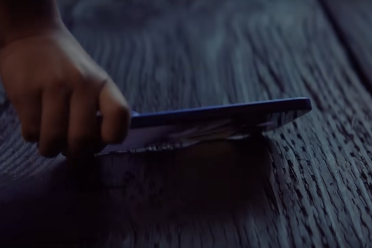 Apple khuyến khích dùng iPhone 16 trần, không cần ốp lưng?