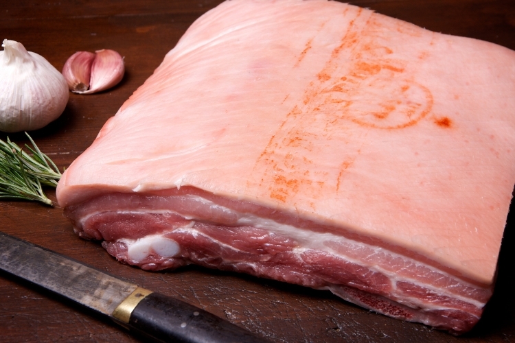 Mẹo chọn mua thịt ba chỉ làm món ba chỉ kho mắm ruốc