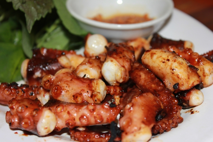bạch tuộc nướng muối ớt
