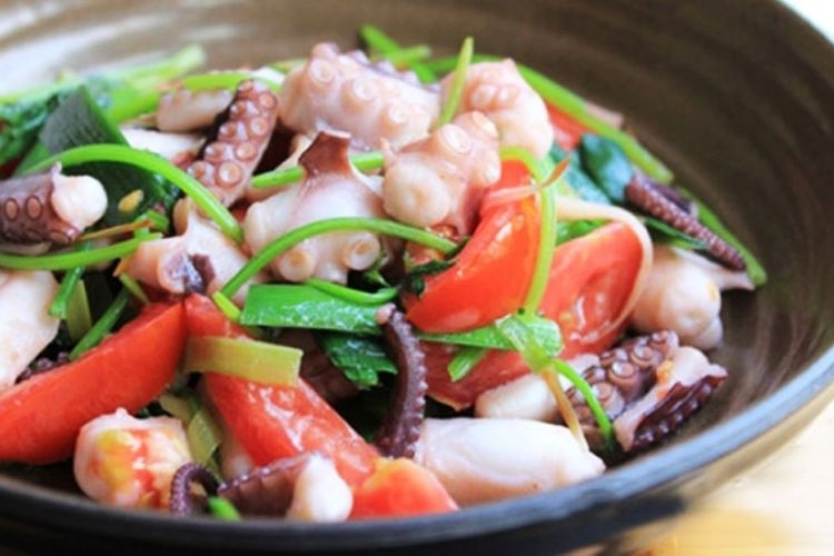 bạch tuộc xào sả ớt