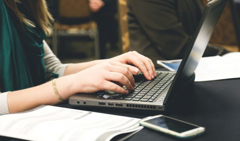 Bàn phím laptop gõ sai chữ 7