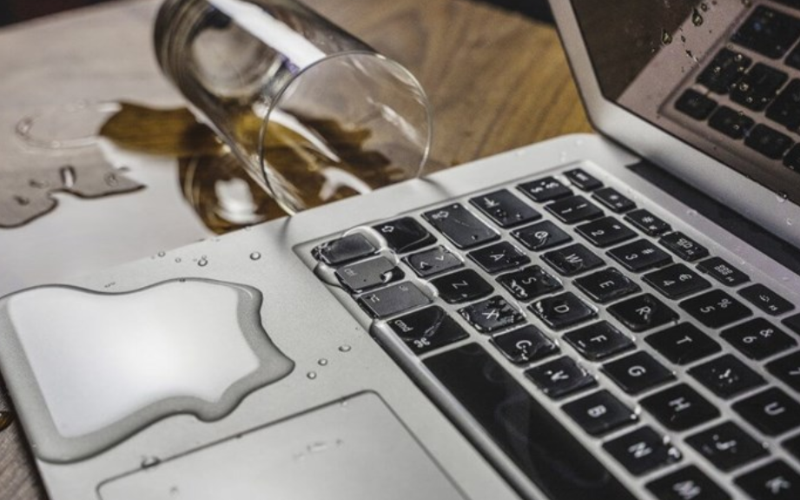 Bàn phím MacBook bị kẹt - hình 2