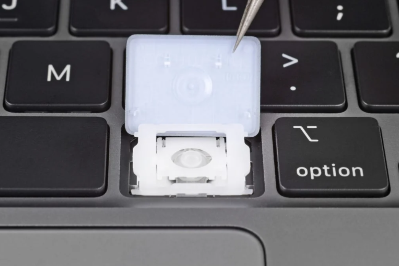 Bàn phím MacBook bị kẹt - hình 5