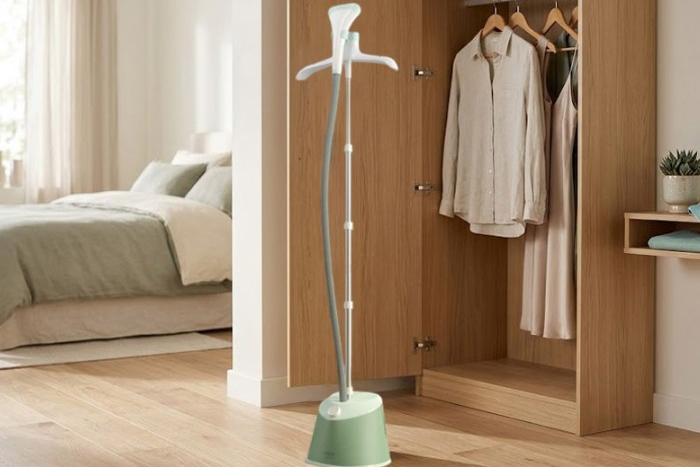 Philips STE1011/70 trang bị bình nước 1,8 lít và khả năng phun hơi liên tục 32 g/phút