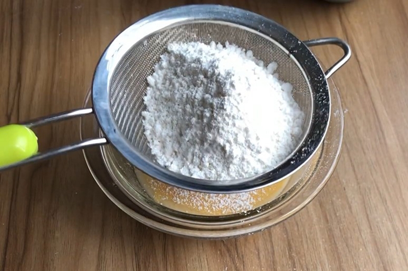 Cách làm bánh bông lan nho khô (hình 6)