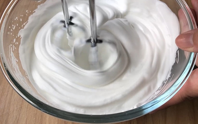 Cách làm bánh bông lan nho khô (hình 8)