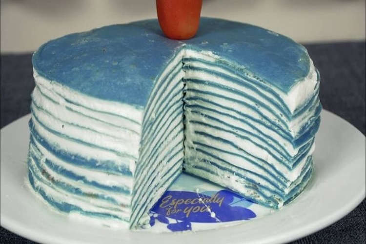 Bánh crepe ngàn lớp hoa đậu biếc: Món bánh đẹp mắt, mềm mịn và thơm béo khó cưỡng