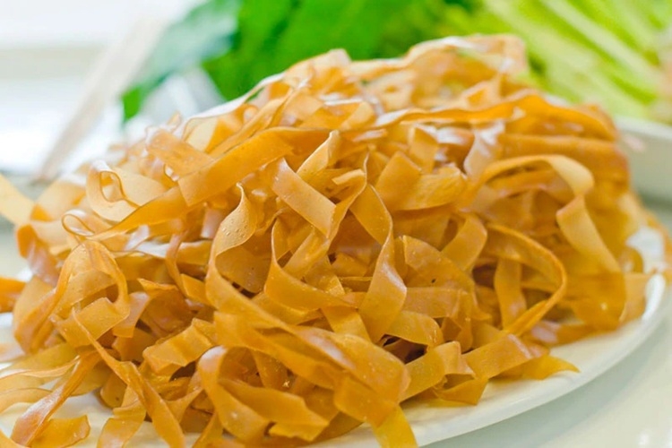 Vận chuyển bánh đa đỏ bằng đường sắt