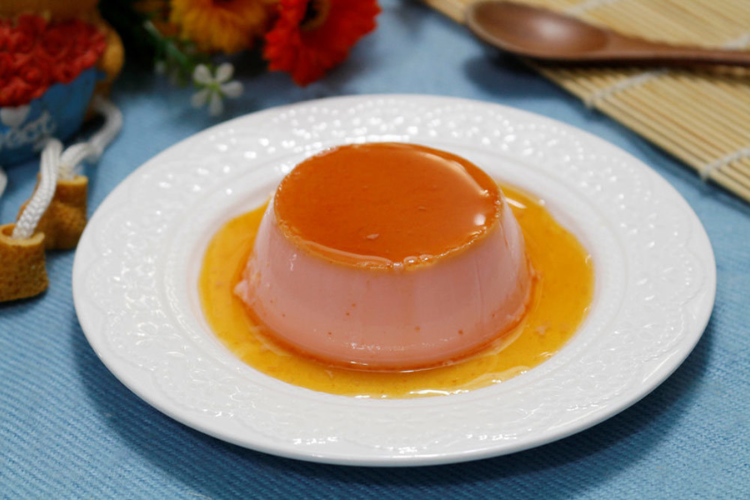 Đổ bánh vào khuôn và hấp